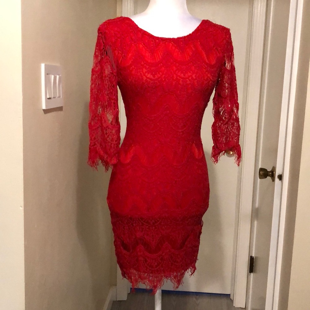 All over lace red knee length - Picture 4 of 9
